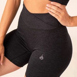 Focus scrunch seamless shorts